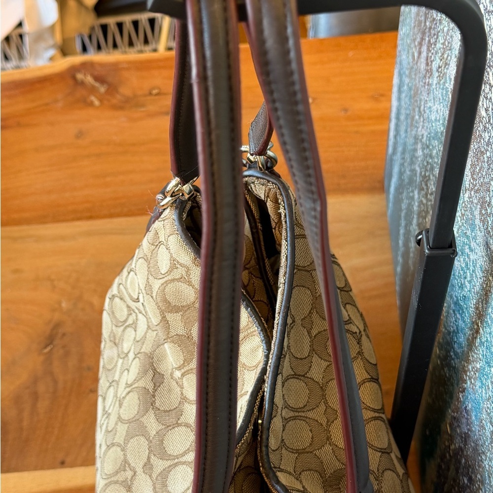 Coach 2010’s Signature Phoebe Carryall - Picture 14 of 16